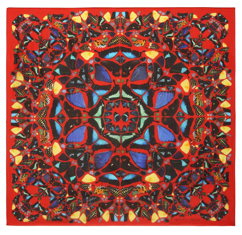 Alexander McQueen与Damien Hirst推出skull scarf联乘系列