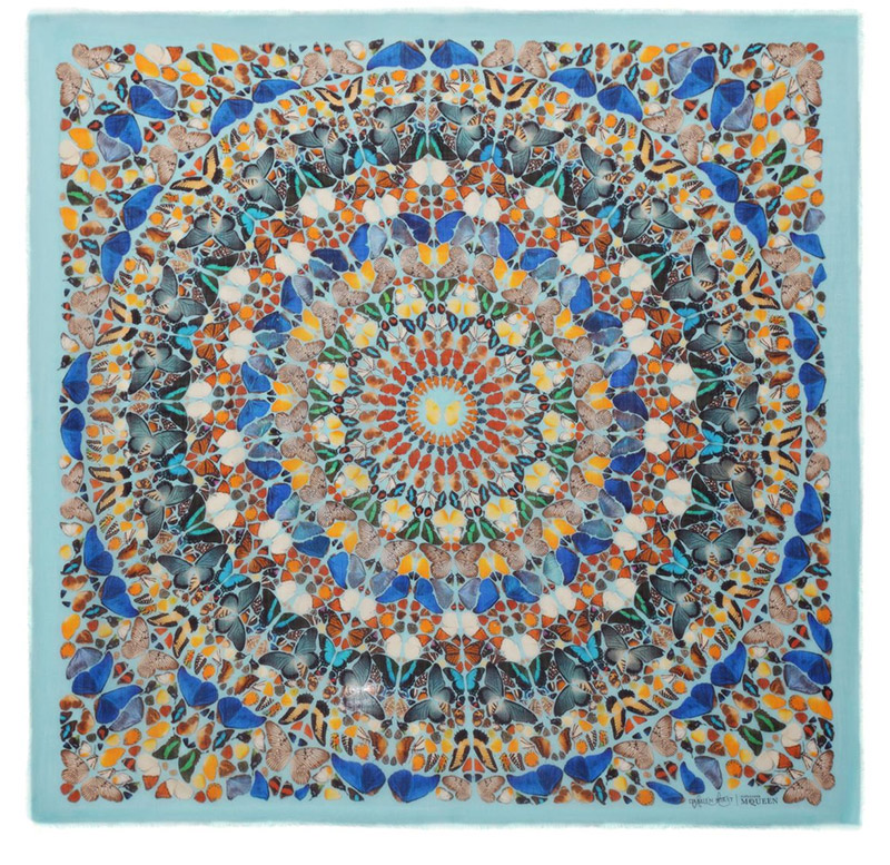 Alexander McQueen与Damien Hirst推出skull scarf联乘系列