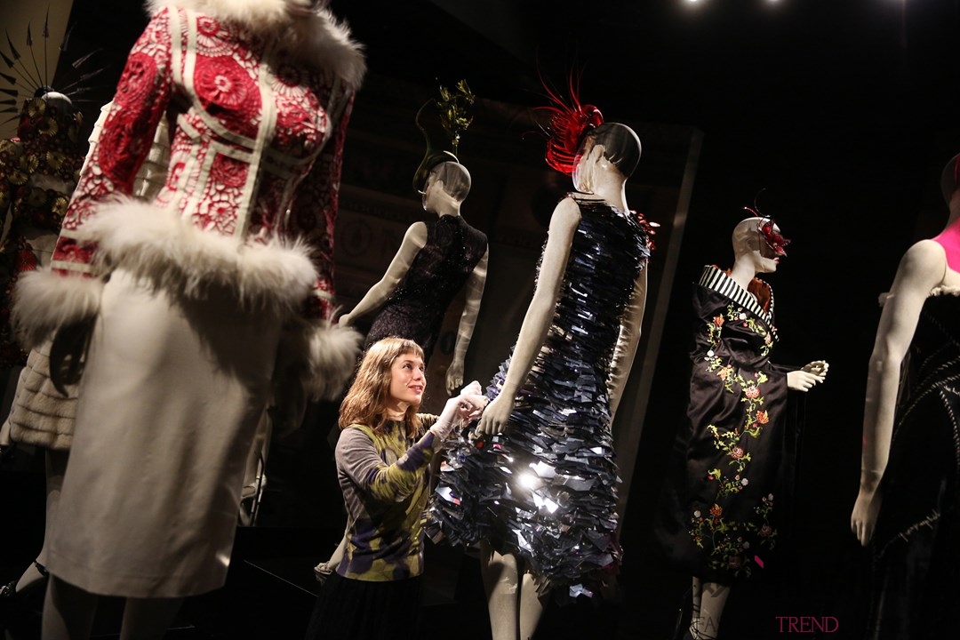 达芙妮吉尼斯赞助 “Isabella Blow：Fashion Galore”展览