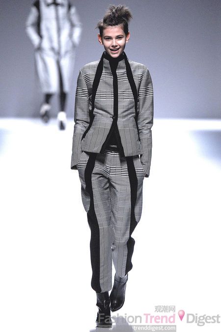 Issey Miyake 2013秋冬巴黎时装周秀场图片