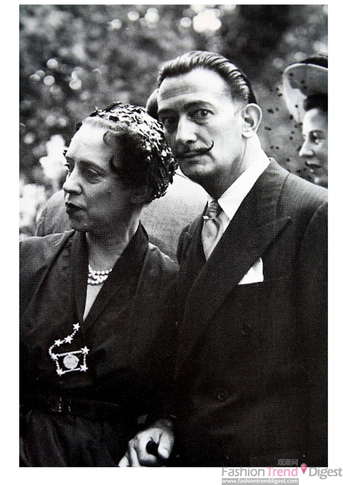 Elsa Schiaparelli 与挚友、超现实主义画家Salvador Dali 1949 (DR)