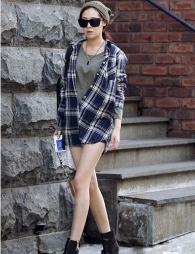 韩国时尚潮人示范 格子衬衫配T恤