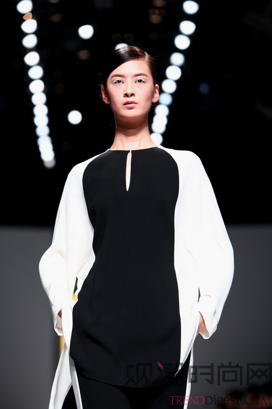 衣架，轻奢时尚新定义——衣架，上海时装周新鲜亮相