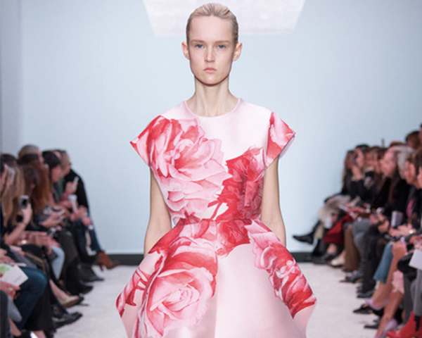 Giambattista Valli赤焰玫瑰