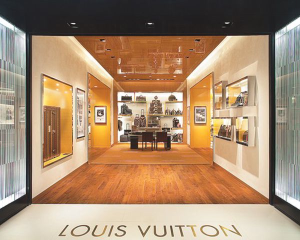 Bernard Arnault先生重申将Louis Vuitton品牌定位更为高端化