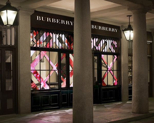 Burberry品牌下半年销售额攀升16.3%