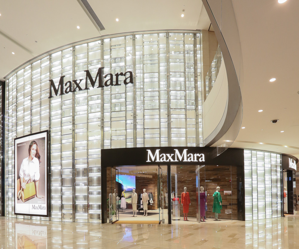 张歆艺优雅现身成都MaxMara IFS国际金融中心旗舰店开幕活动---摩登典雅 艺术至上 尽显意式风范
