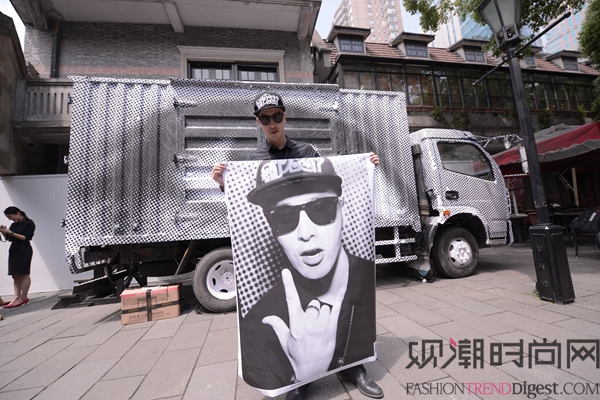 国际知名艺术家JR全球艺术项目INSIDE OUT登陆上海新天地—上海新天地“乐光艺影”2014艺术文化季系列活动