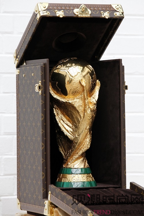 Louis Vuitton 为2014世界杯设计奖杯外包装盒