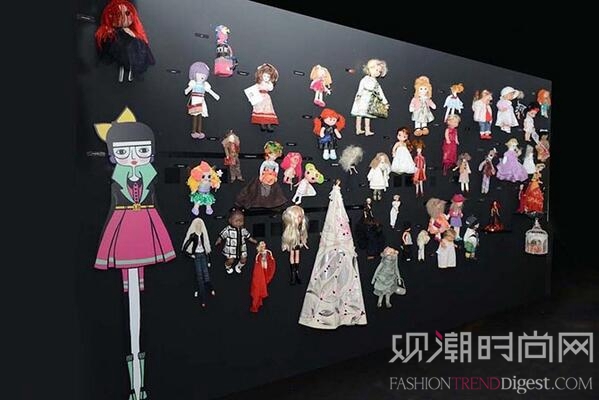 "The Wall of Dolls" （墙上的玩偶）米兰展览