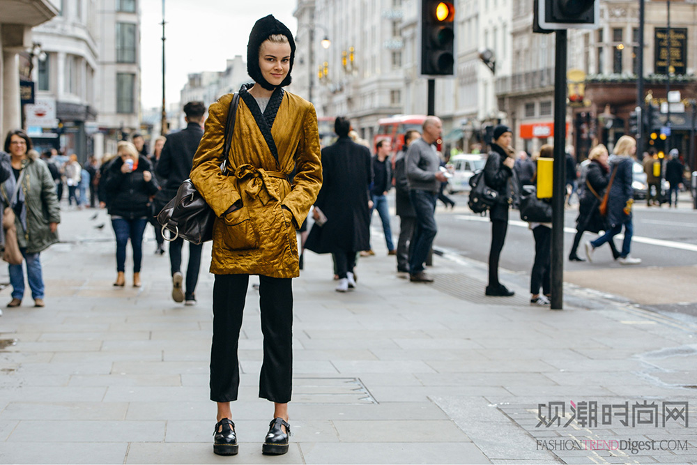 2015年大衣的流行款式——浴袍大衣