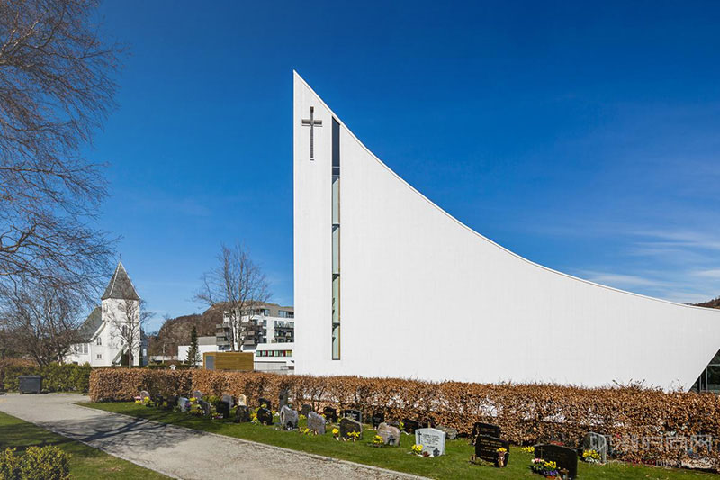 挪威的白色绝美教堂，宛如临近...