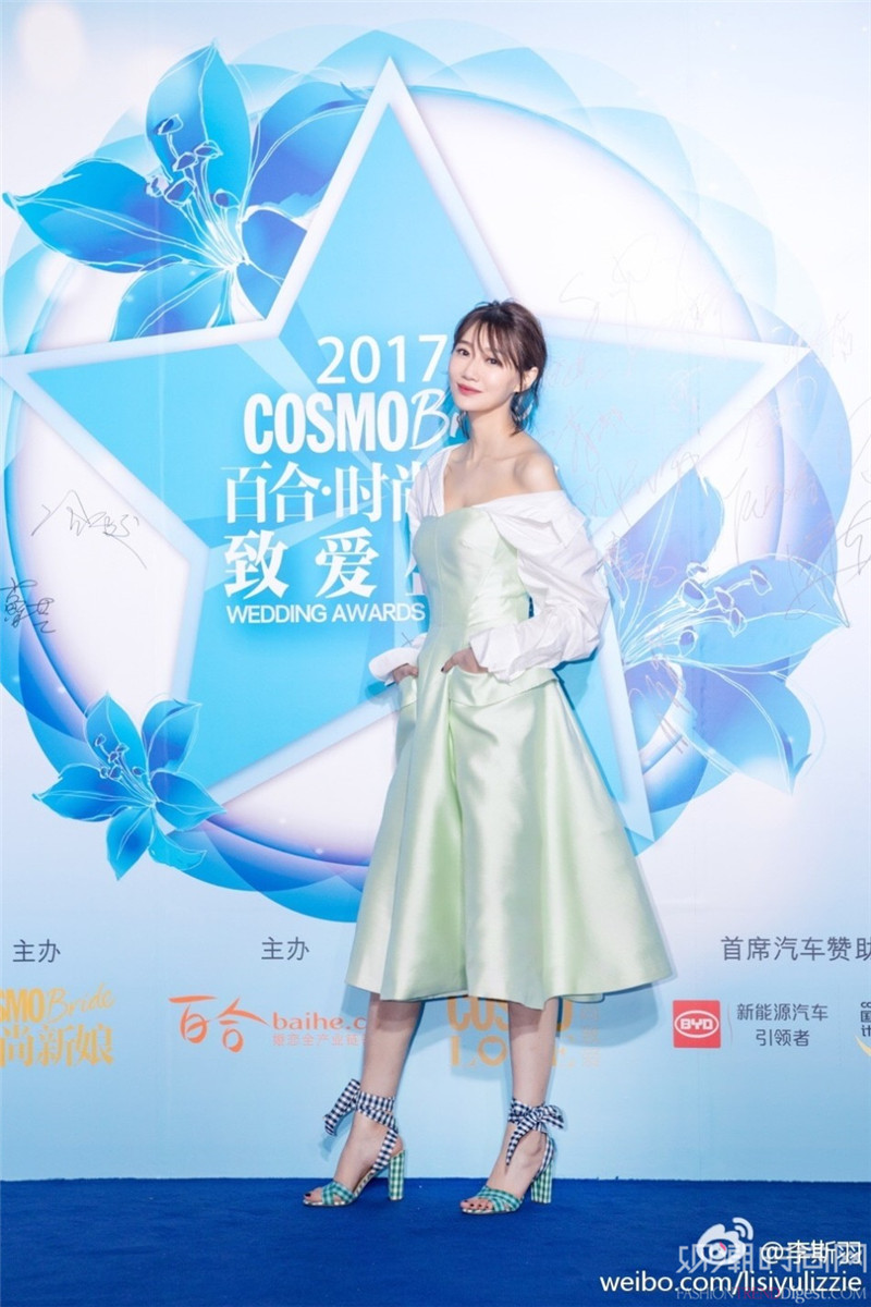 气温回暖,第一时间解放脖子才...