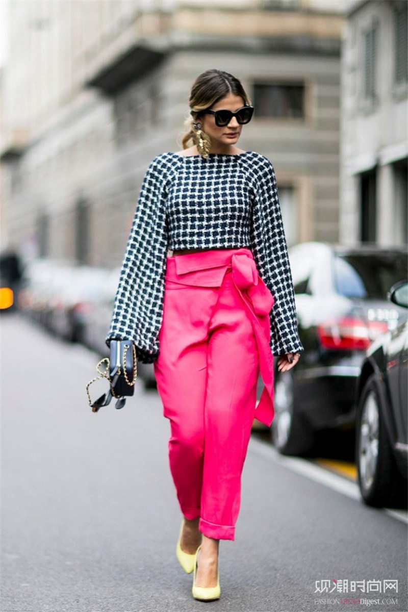 粉色这样穿，入秋时尚新风潮