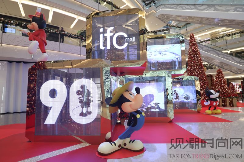 上海ifc商场 米奇90周年...