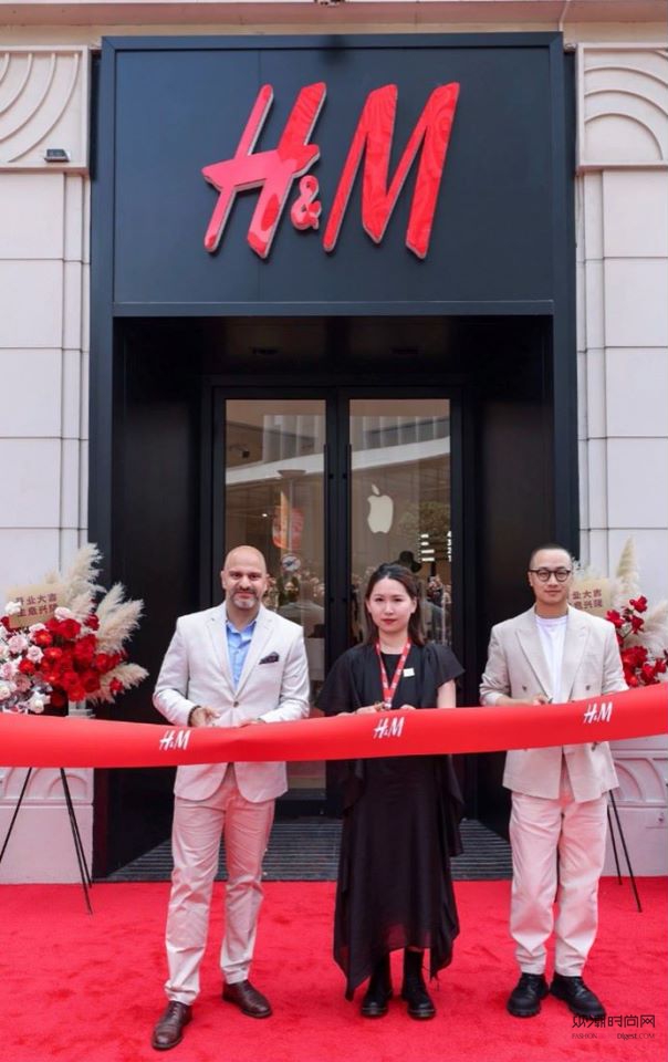 H&M 上海南京东路旗舰店焕...