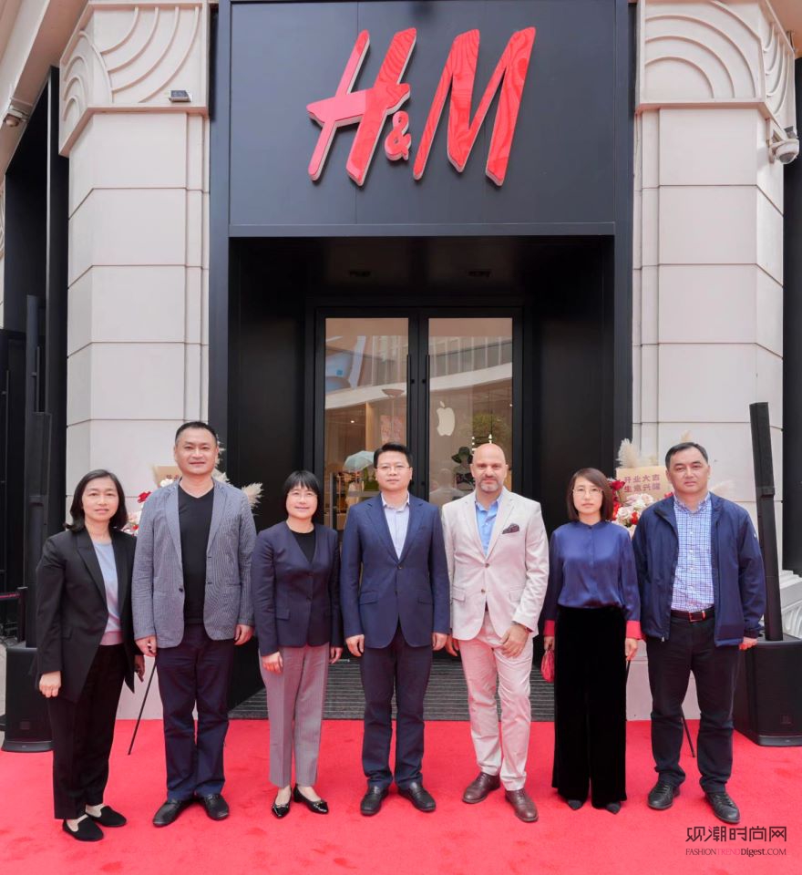 H&M 上海南京东路旗舰店焕...