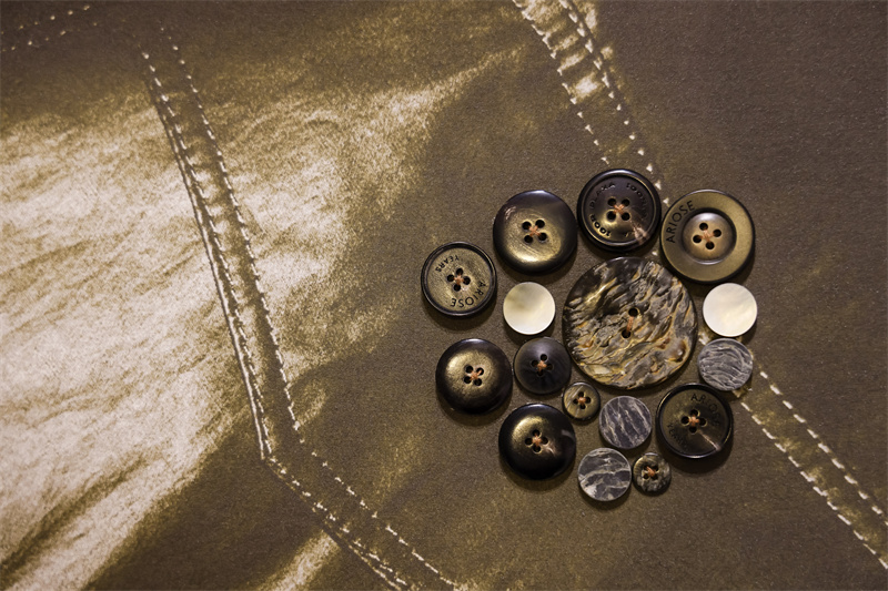 爱唯联合《T》中文版：以二十...