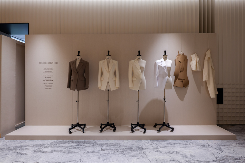 爱唯联合《T》中文版：以二十...