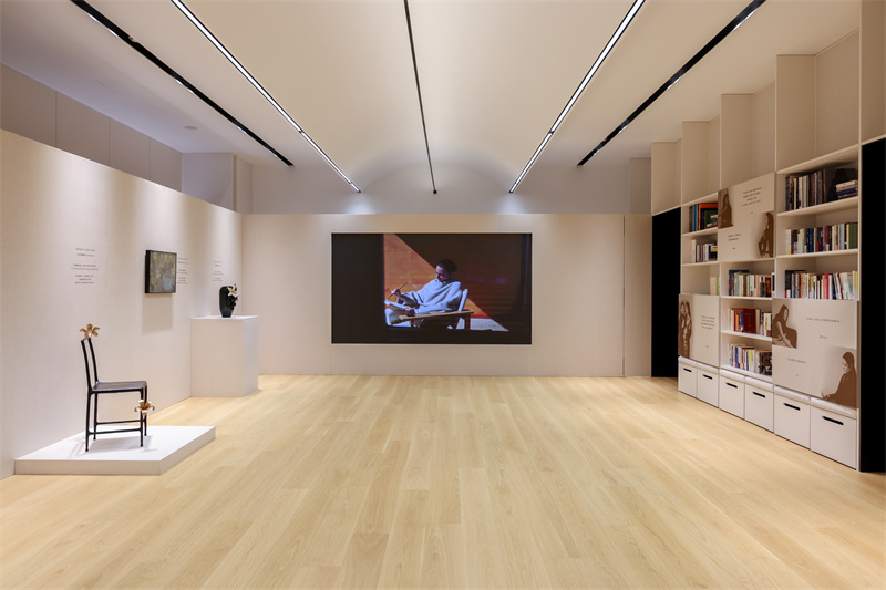 爱唯联合《T》中文版：以二十...