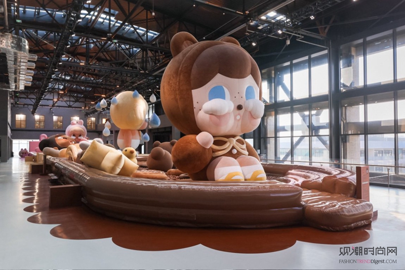 一起畅游Crybaby的柔软...