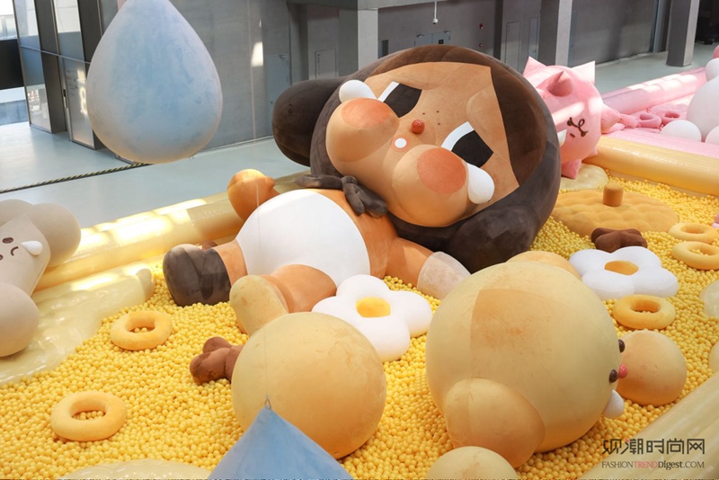 一起畅游Crybaby的柔软...