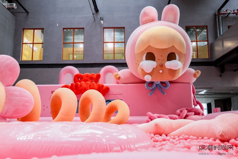 一起畅游Crybaby的柔软...