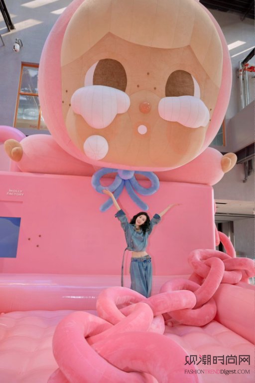 一起畅游Crybaby的柔软...