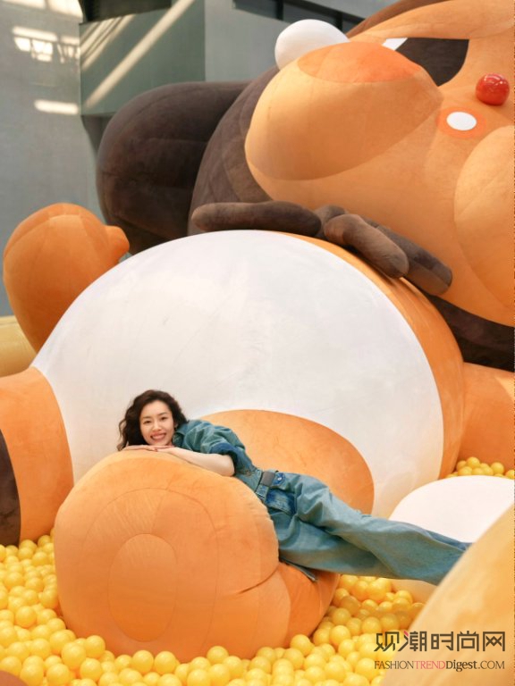 一起畅游Crybaby的柔软...