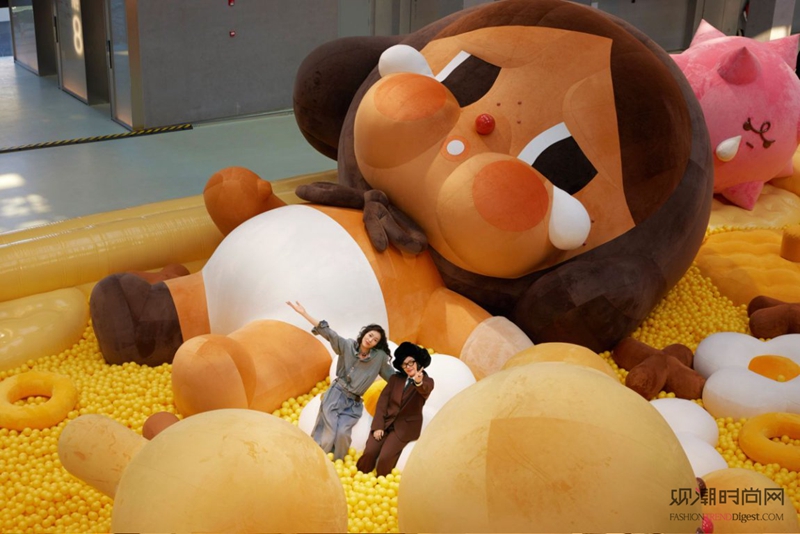 一起畅游Crybaby的柔软...