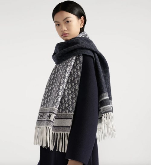 以 DIOR 之名，赠礼亦是...