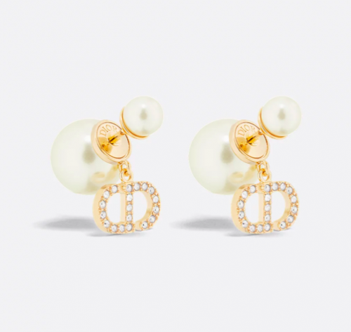 以 DIOR 之名，赠礼亦是...