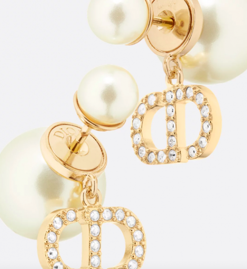 以 DIOR 之名，赠礼亦是...