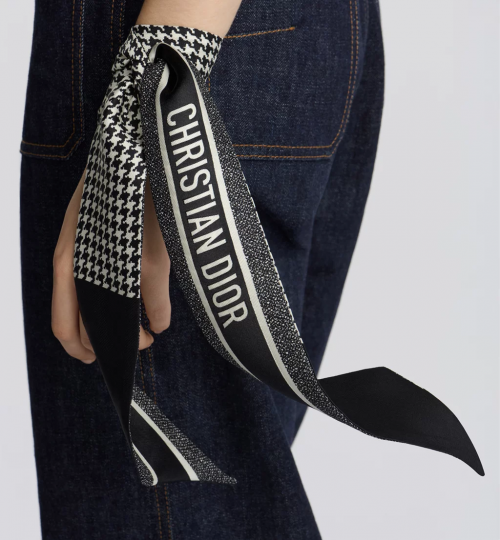 刚确定关系第一个情人节：DI...