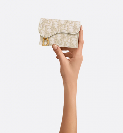 刚确定关系第一个情人节：DI...