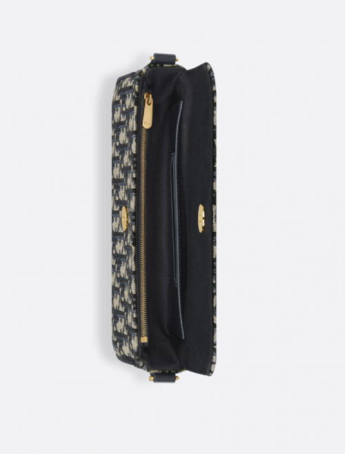 DIOR万元级蓝色选择题：买...