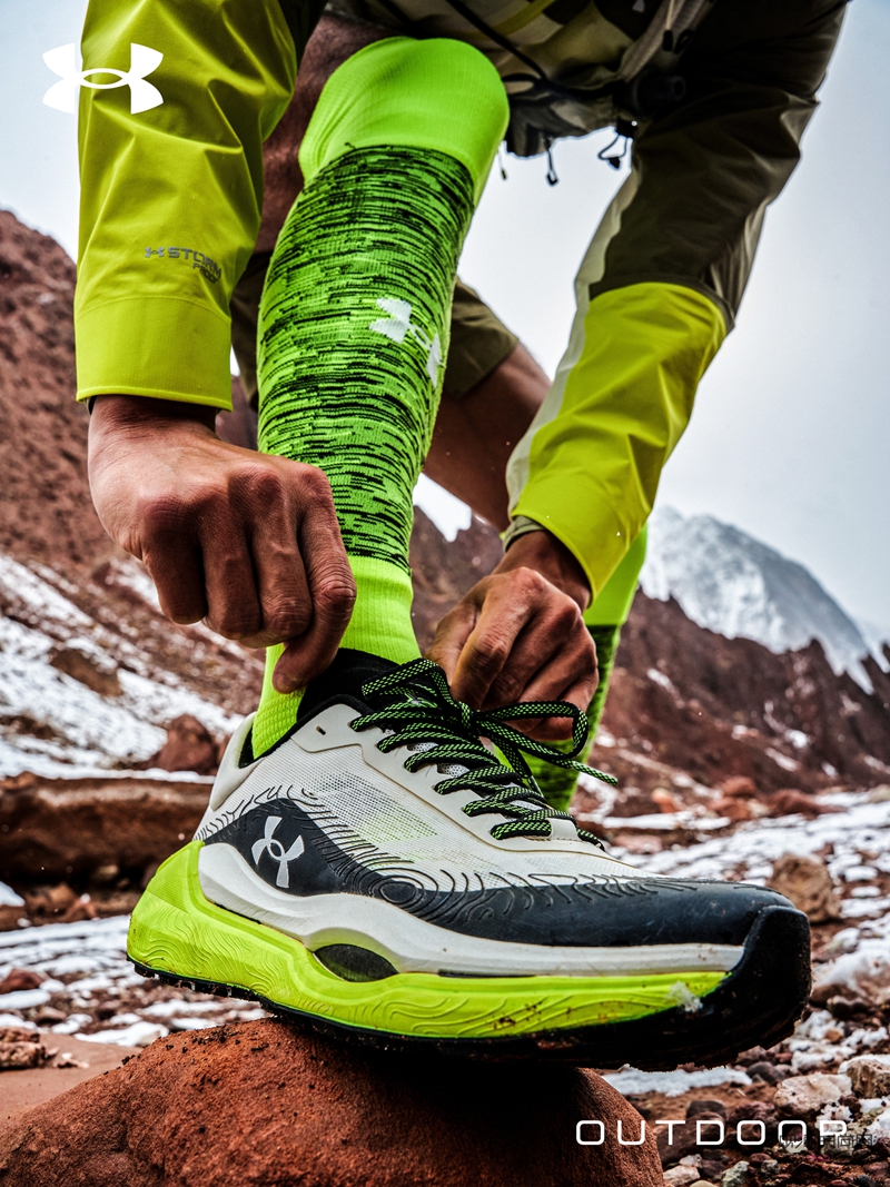 UNDER ARMOUR O...