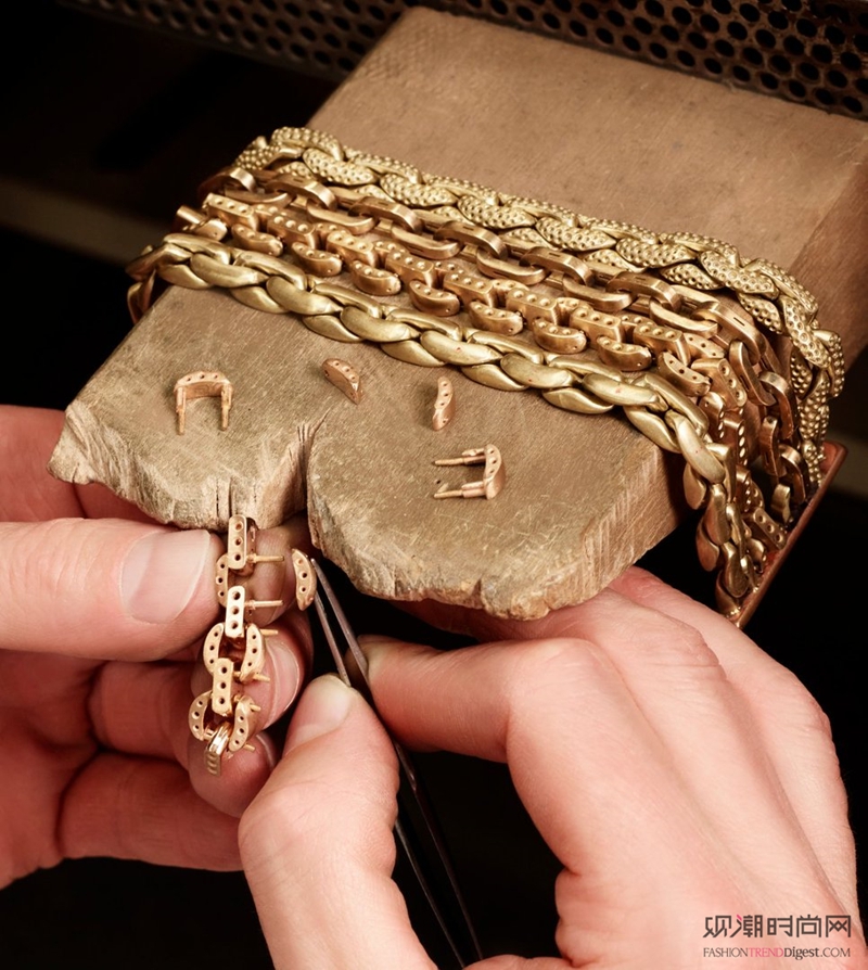 金色骏影: POMELLAT...