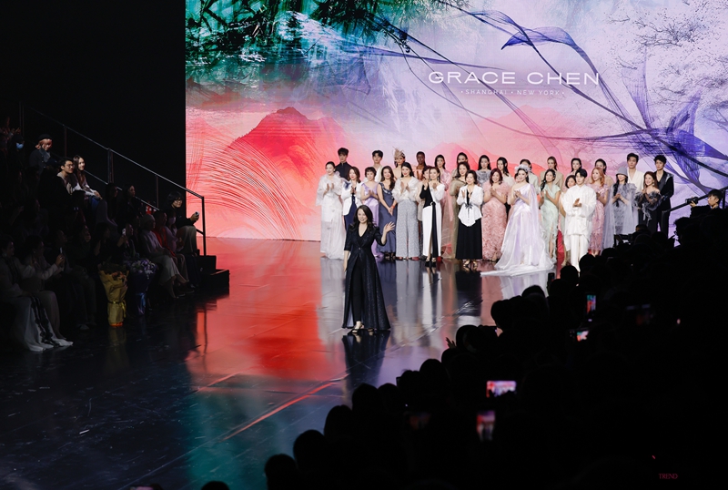 ÷����գ�19λŮ��չ�ֵ���...