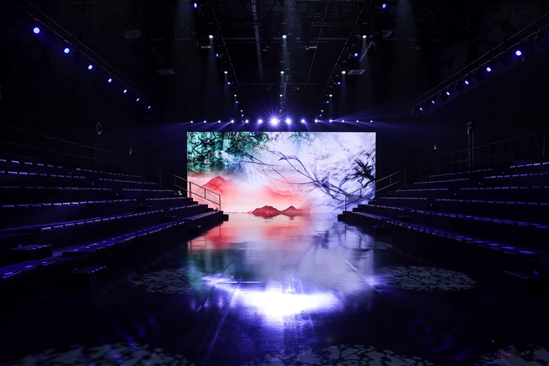 ÷����գ�19λŮ��չ�ֵ���...