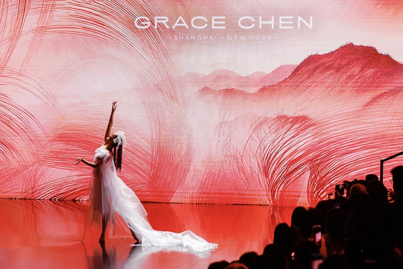 ÷����գ�19λŮ��չ�ֵ���...