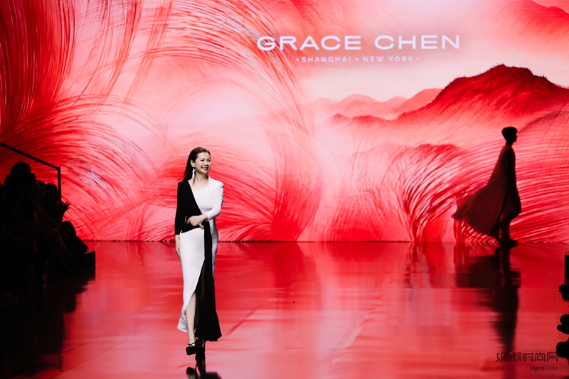 ÷����գ�19λŮ��չ�ֵ���...