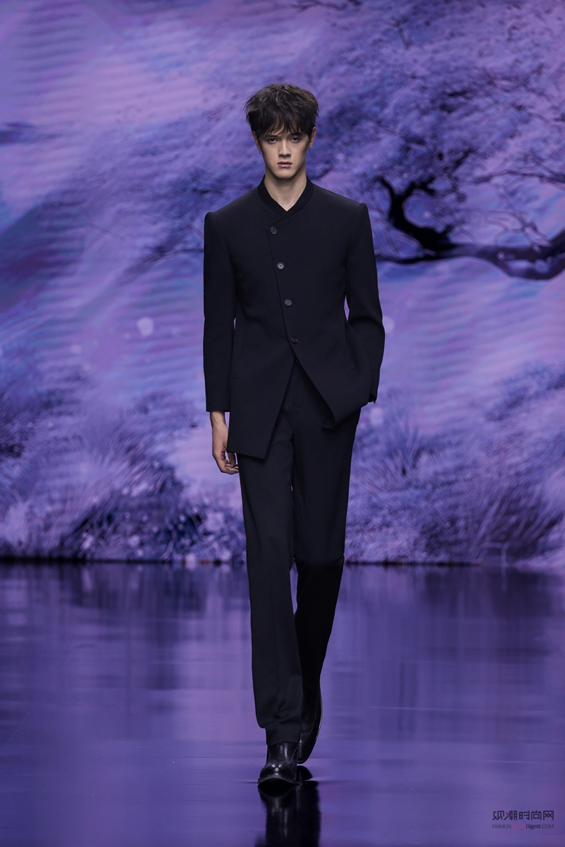 ÷����գ�19λŮ��չ�ֵ���...