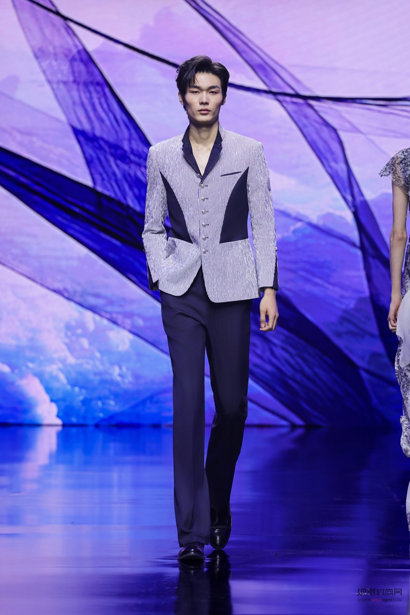 ÷����գ�19λŮ��չ�ֵ���...