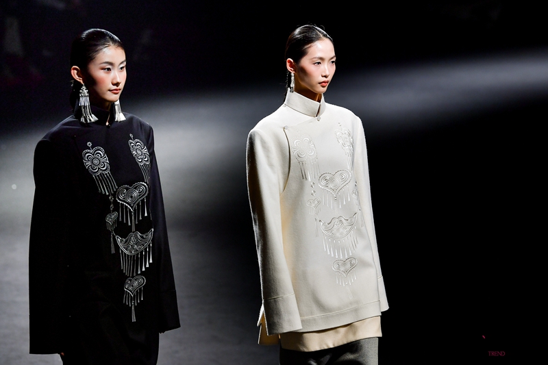 衣迪阿诺×梁燕丨北京服装学院...