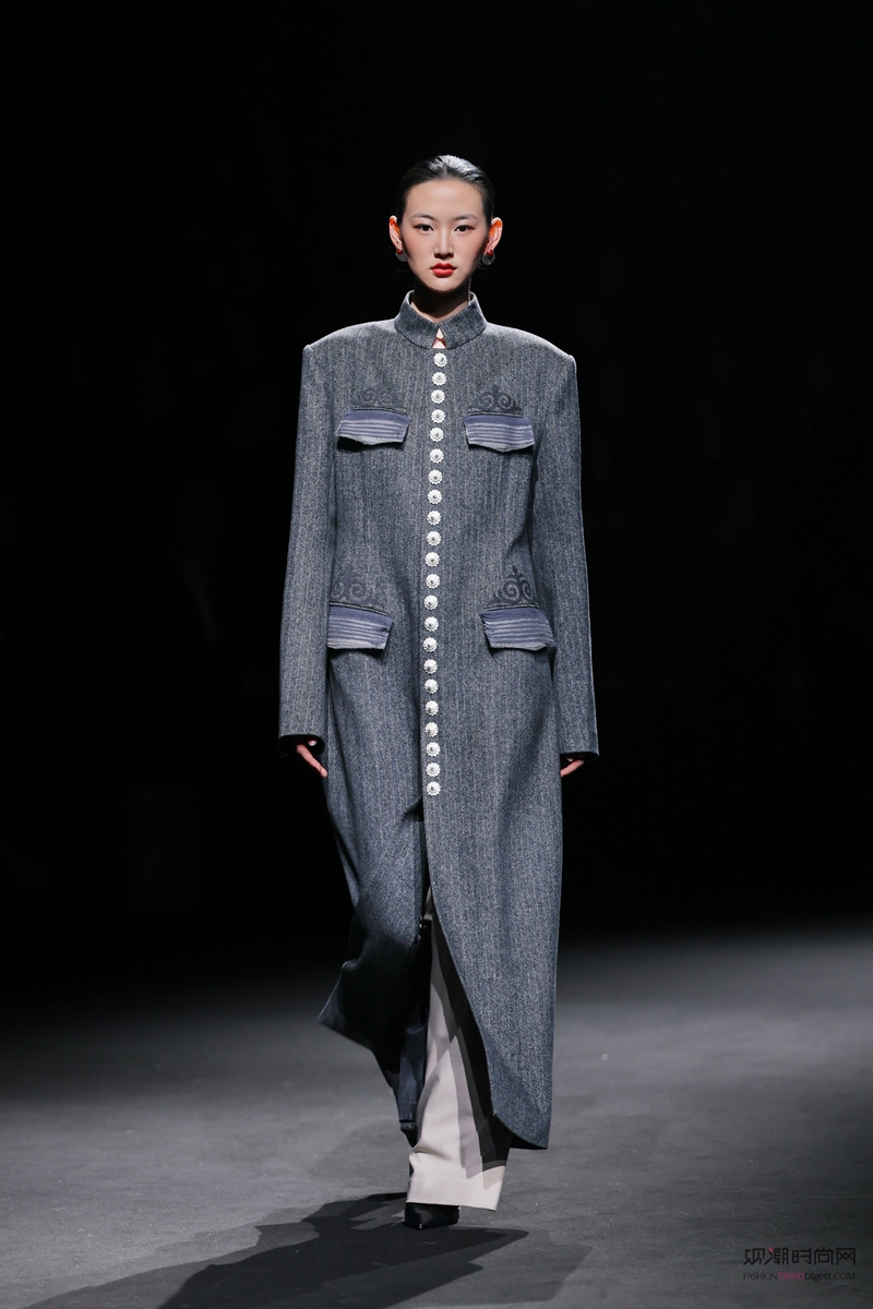 衣迪阿诺×梁燕丨北京服装学院...