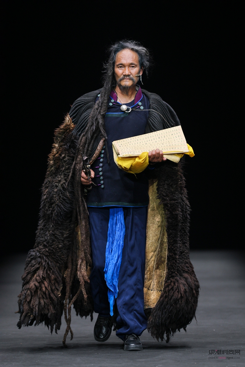 衣迪阿诺×梁燕丨北京服装学院...