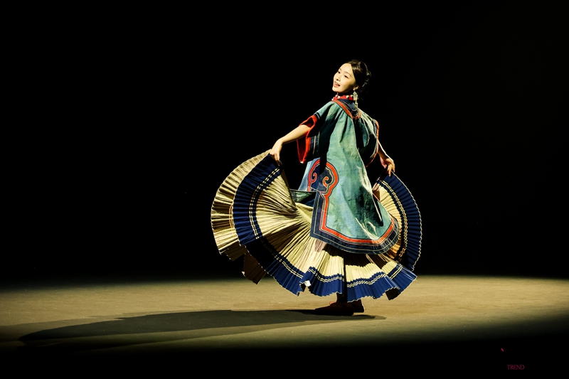 衣迪阿诺×梁燕丨北京服装学院...