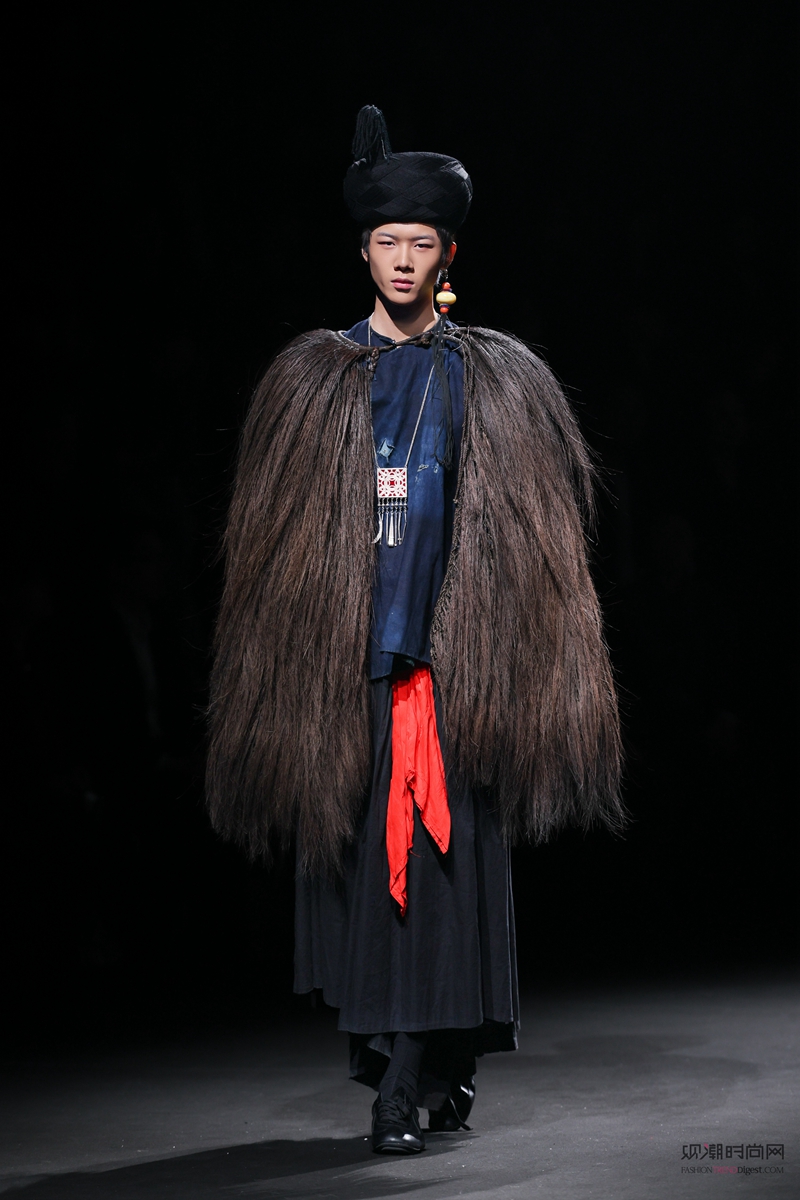 衣迪阿诺×梁燕丨北京服装学院...
