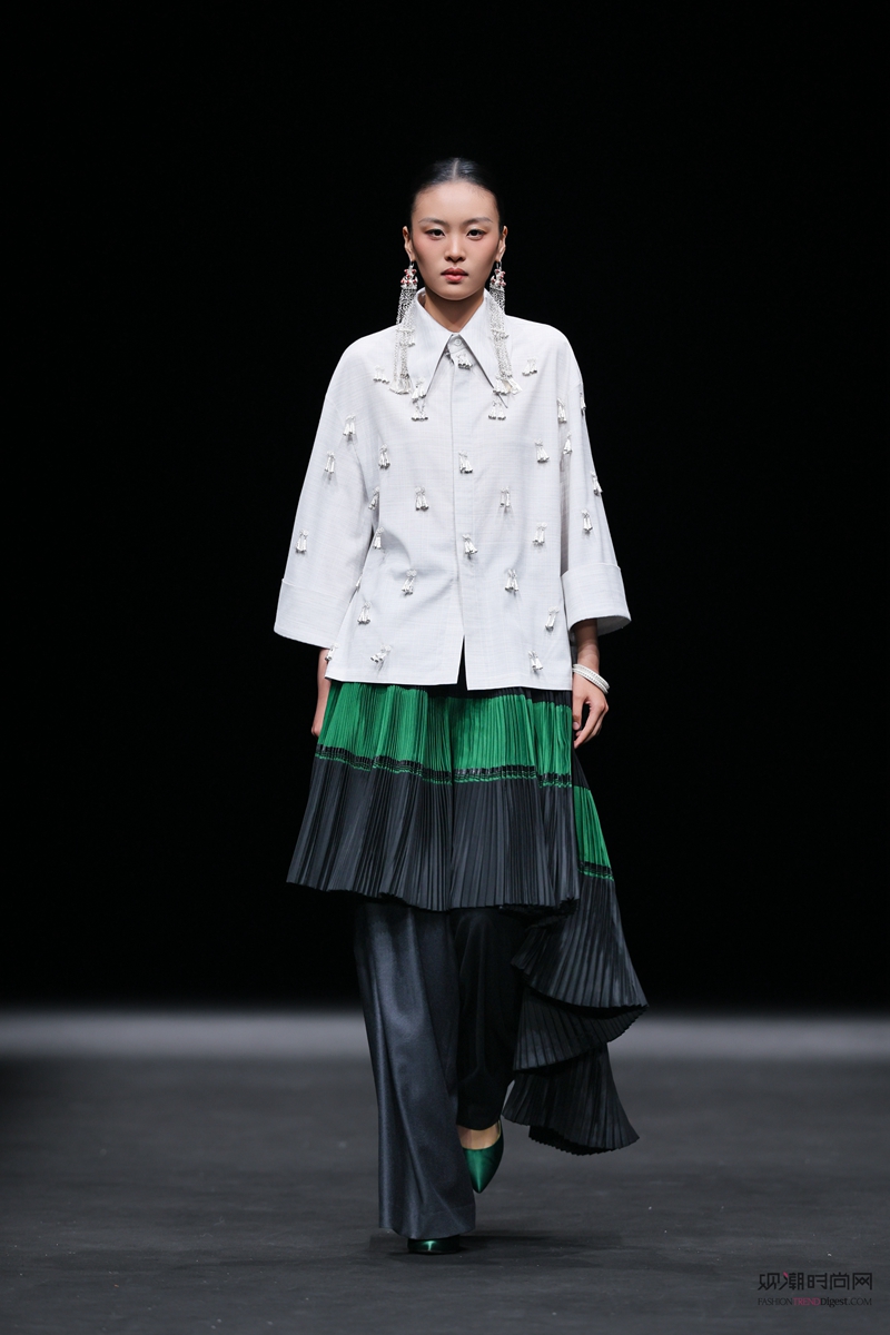 衣迪阿诺×梁燕丨北京服装学院...